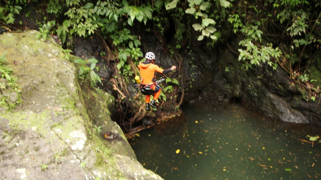 JUMP IN SAMBA CANYON BALI